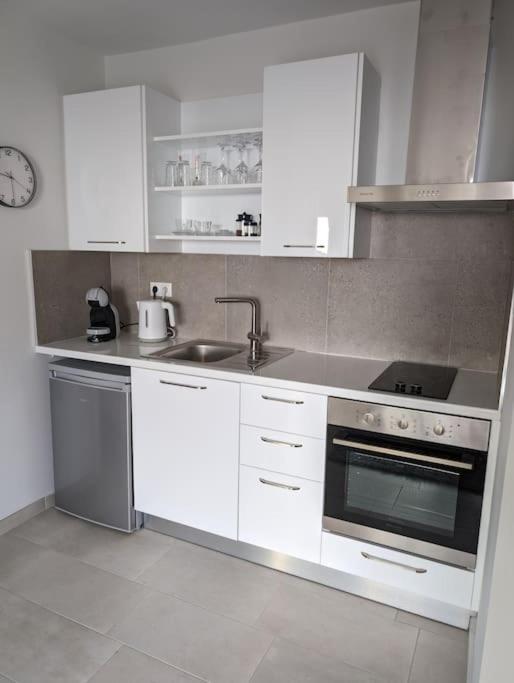 Vasiliki Studio, Beautiful New Built Appartement 10 Km To Airport Artemida  Luaran gambar